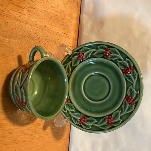 Lovely. hand made in Portugal , 2pc cup n saucer with holly n berry design. - Picture 2 of 8